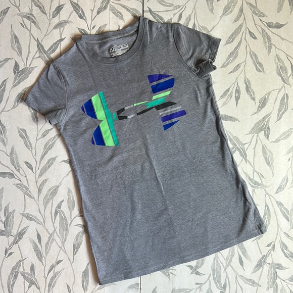 UNDER ARMOUR | GIRL'S LOOSE HEAT GEAR TEE - Picture 1 of 9